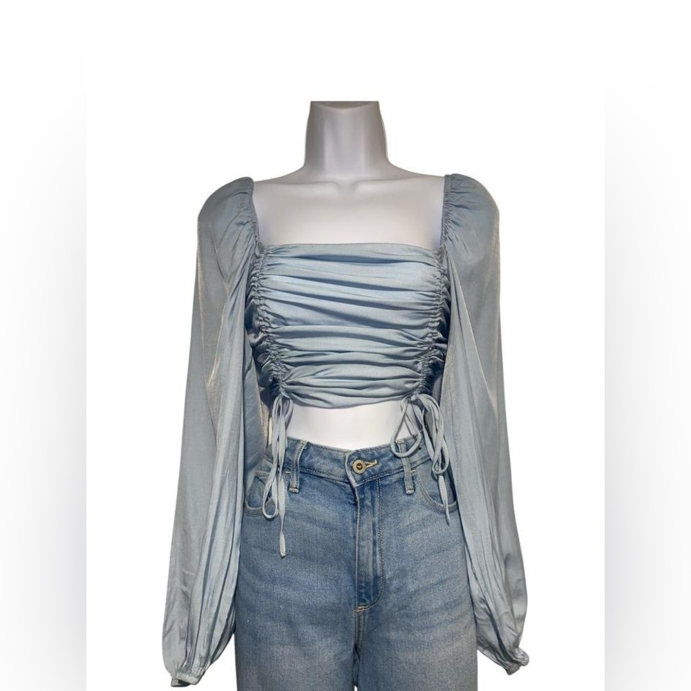 Light blue lounge sleeve cropped blouse